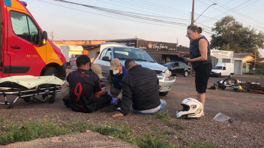 Adolescente fica ferido em acidente de moto no Bairro Neva