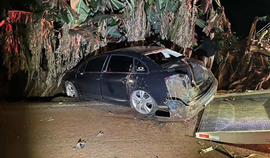 Grávida e criança ficam feridas em capotamento na PR-180