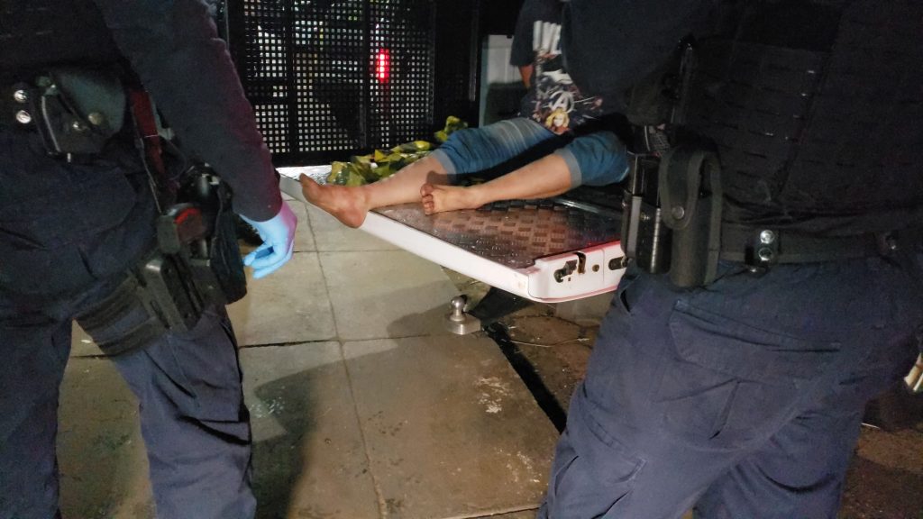 Mulher leva filho de 1 ano ao bar e acaba detida após denúncias, no Universitário