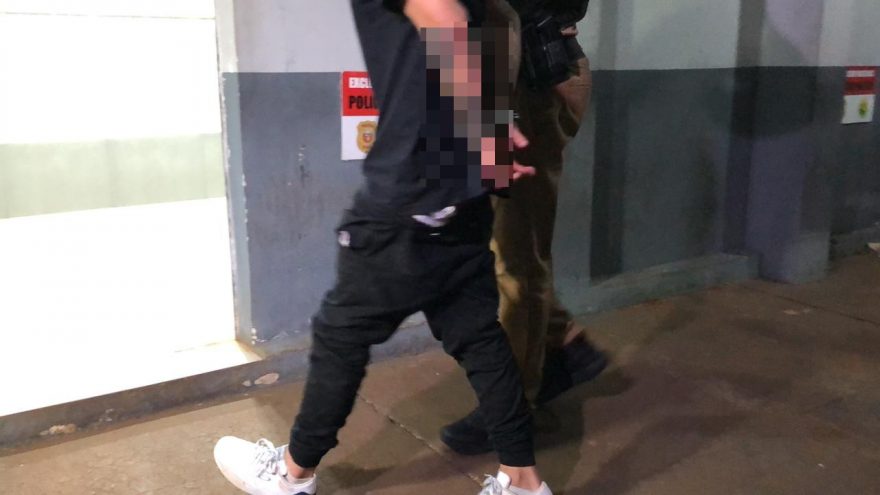 Homem é preso pela Polícia Militar no Bairro Periolo