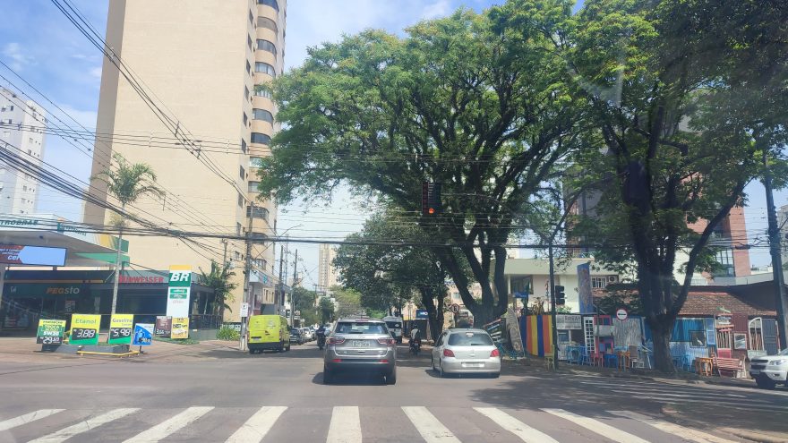 Atenção! Semáforo da Rua Paraná com Rua Vicente Machado está intermitente