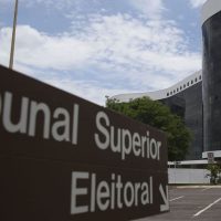 TSE rejeita cassação do mandato do governador de Santa Catarina