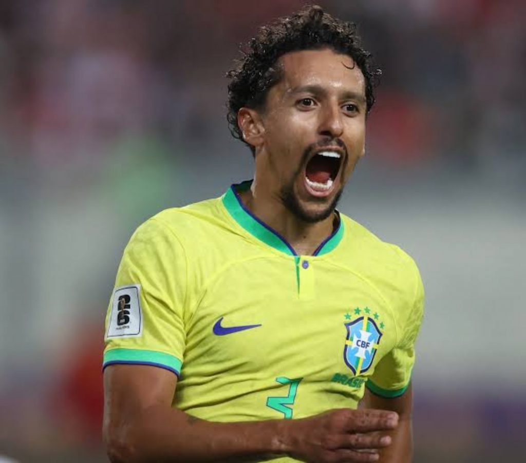 Brasil se salva no fim após jogo morno com o Peru e mantém 100% com Diniz