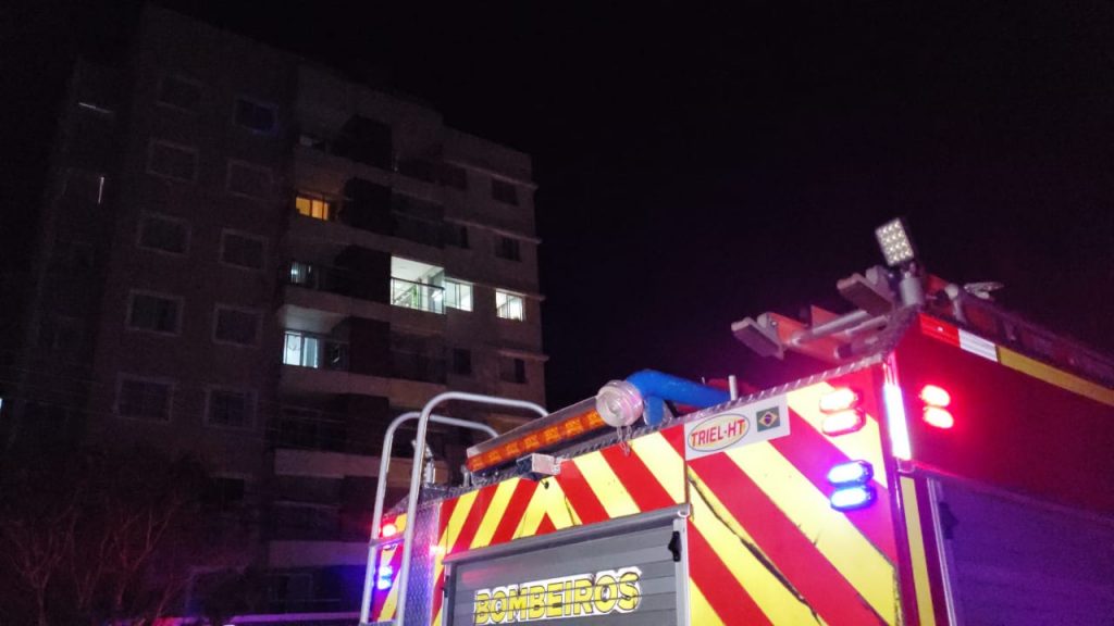 Caixa d’água de 15 mil litros rompe e causa transtornos a moradores de prédio no Centro
