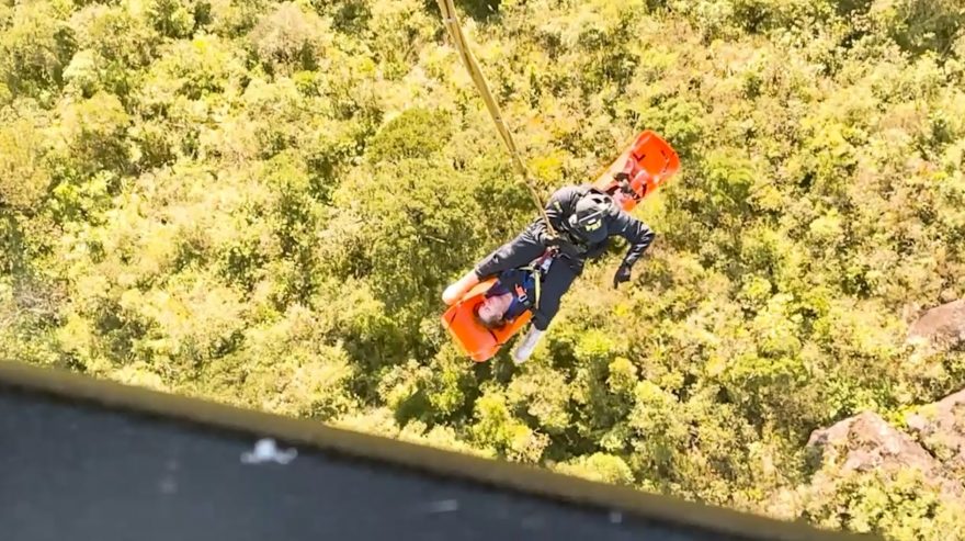 Vídeo: PRF resgata montanhista em Quatro Barras