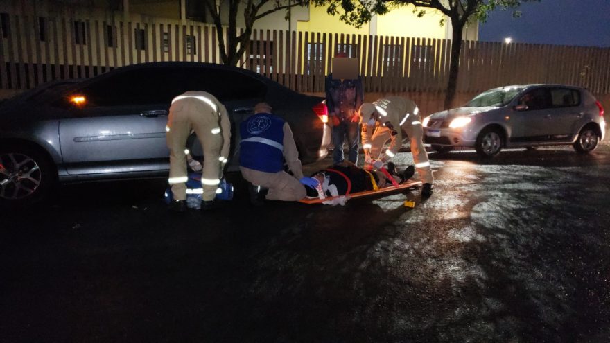Dois homens ficam feridos em acidente na Avenida Rocha Pombo