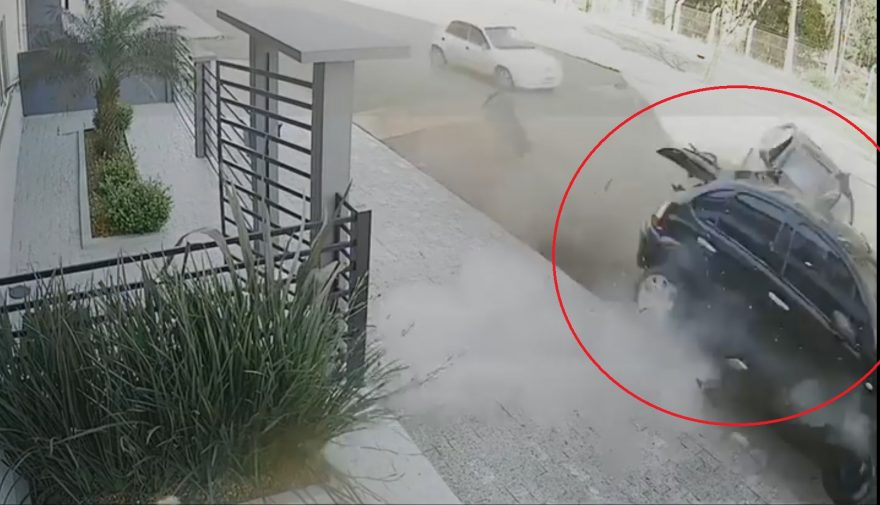 Câmera de segurança flagrou grave acidente que tirou a vida de passageira e taxista em Clevelândia
