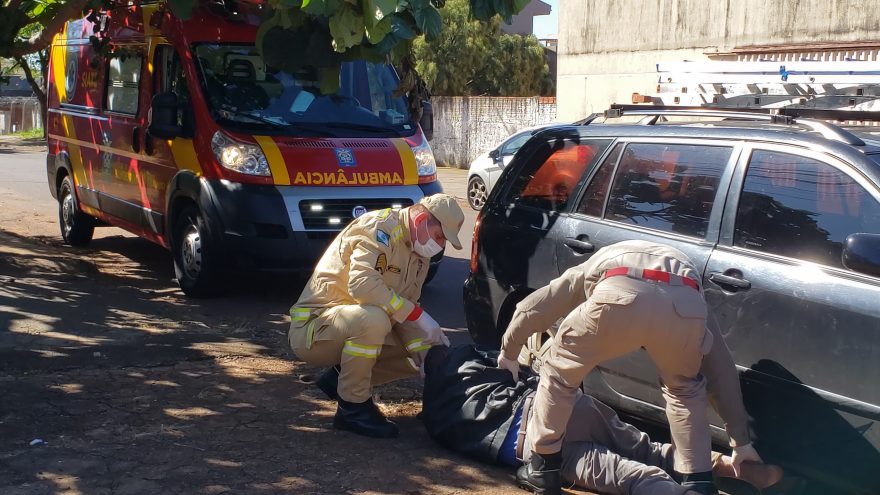 Homem é socorrido ao cair na calçada no Bairro São Cristóvão