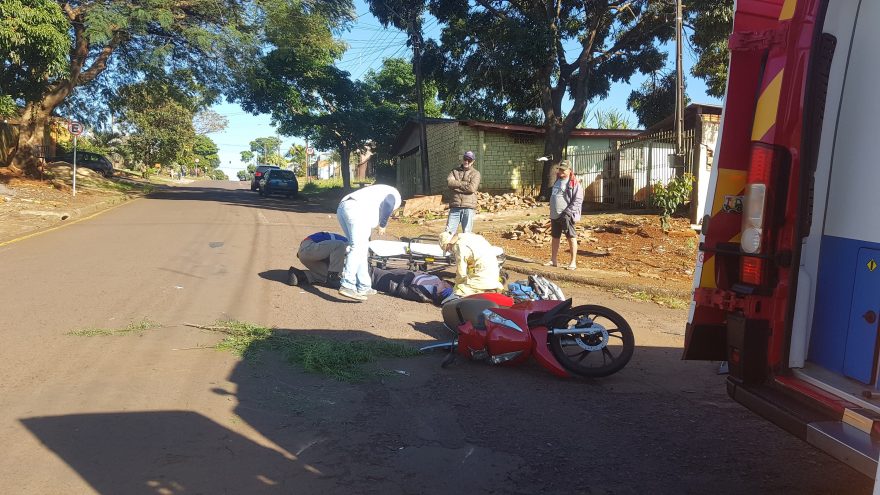 Motociclista fica ferida em acidente no Santa Cruz e sofre convulsão