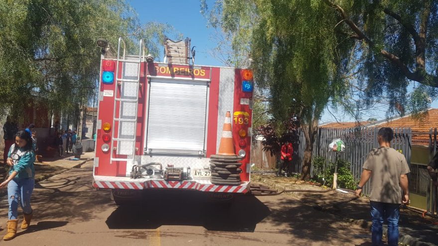 Corpo de Bombeiros é mobilizado para apagar incêndio em colchão