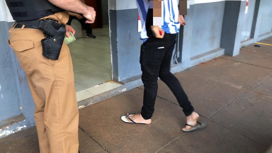 Homem é preso após dar tapa no rosto de companheira
