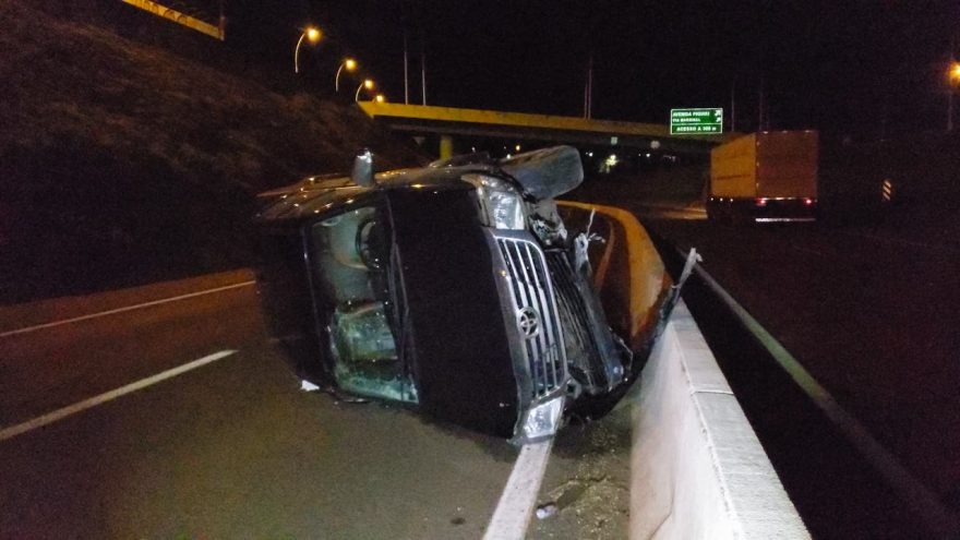 Acidente na PRc-467: Mulher capota Hilux e escapa sem ferimentos