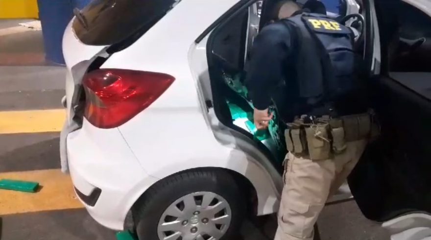 PRF apreende 54 quilos de maconha em Guaíra