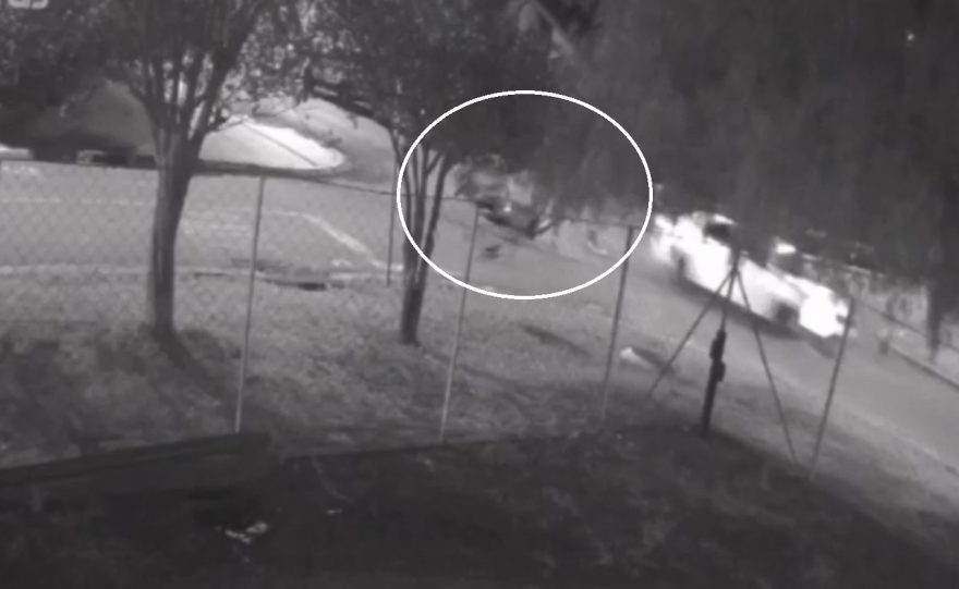 Motociclista é arremessada após forte impacto no Pioneiros Catarinenses