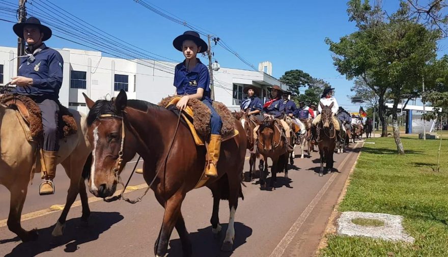 CTG realiza cavalgada em alusão a Semana Farroupilha