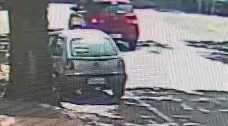 Câmera flagra furto de veículo Gol no Centro