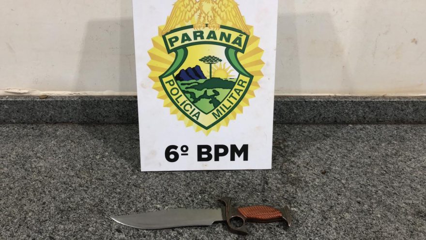 Homem é preso ao ameaçar companheira com uma faca