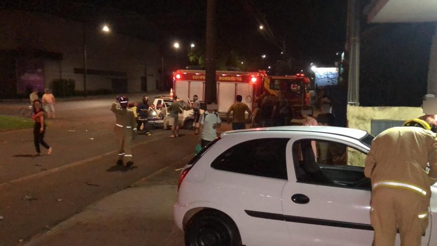 Celta e Strada se envolvem em colisão de forte impacto na Avenida Assunção