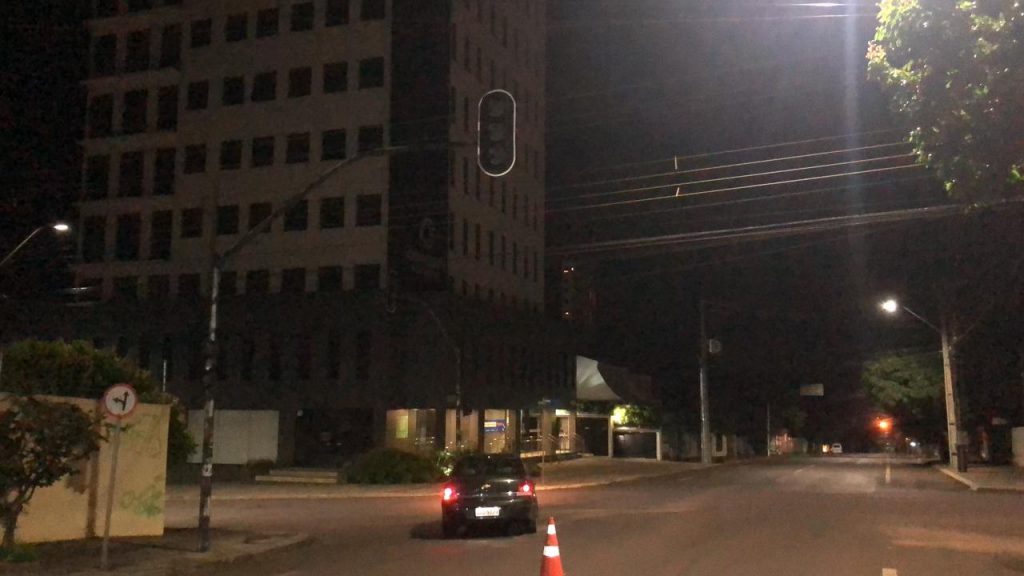 Morador reclama de semáforo desligado há mais de 24h na região central