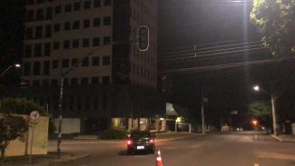 Morador reclama de semáforo desligado há mais de 24h na região central