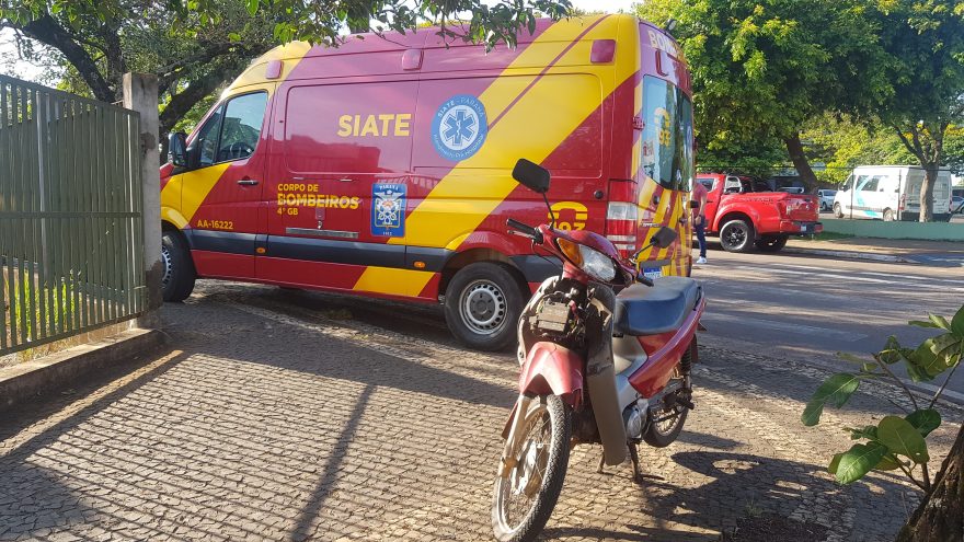 Motociclista fica ferida em acidente de trânsito na rua Presidente JK