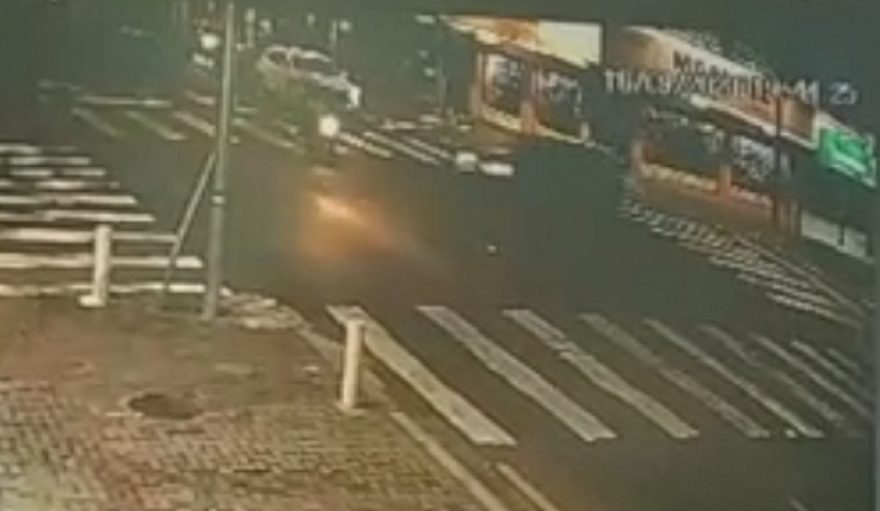 Câmera flagra acidente que deixou motociclista ferido na Rua Rio Grande do Sul