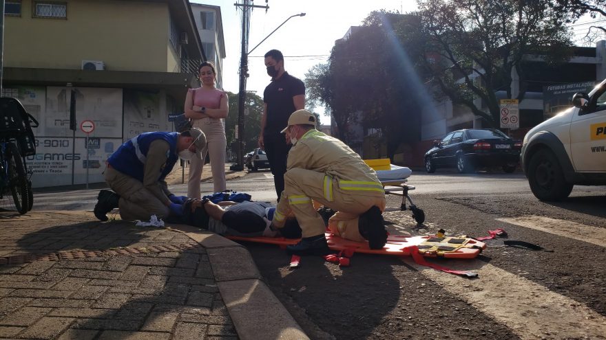 Ciclista fica ferido em acidente no no Centro