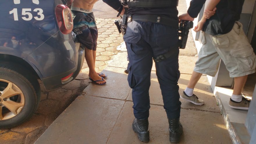 Irmãos gêmeos são apreendidos e jovem é preso vandalizando banheiro no Ciro Nardi