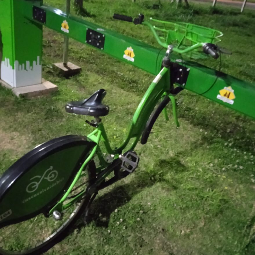 Internauta, que paga plano familiar, reclama da falta de manutenção de bicicletas de uso público