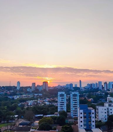 Imagem referente a Terça-feira será ensolarada com máxima de 32°C em Cascavel