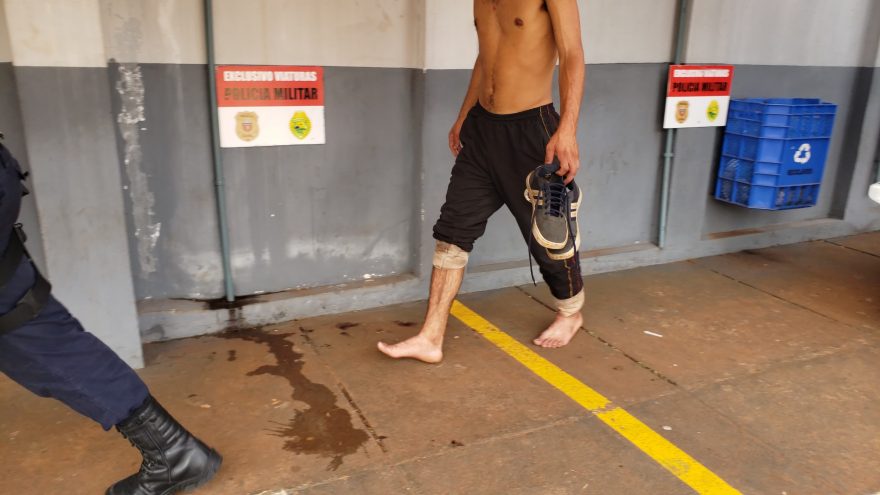 Homem é preso ao causar danos em loja de celulares no Centro