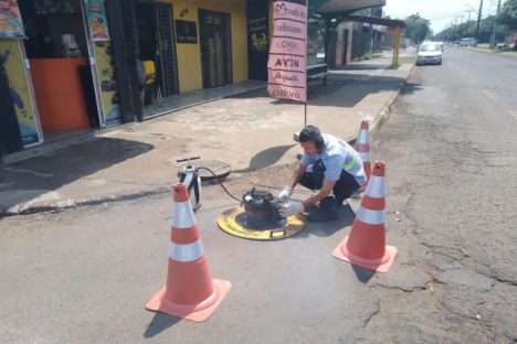Sanepar usa teste de fumaça para identificar ligações irregulares na rede de esgoto