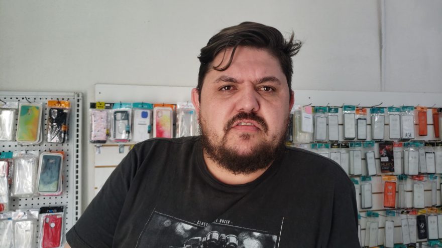 “Não entendi p**** nenhuma”; relata comerciante após empresa terceirizada cortar fios de Internet na rua Europa