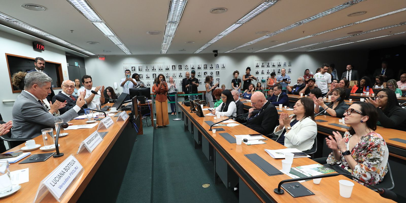 Em audiência na Câmara, políticos debatem uso medicinal da maconha Imagem referente a Em audiência na Câmara, políticos debatem uso medicinal da maconha