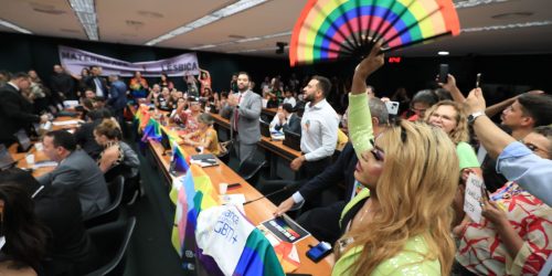 Imagem referente a Comissão adia votação sobre proibição do casamento homoafetivo