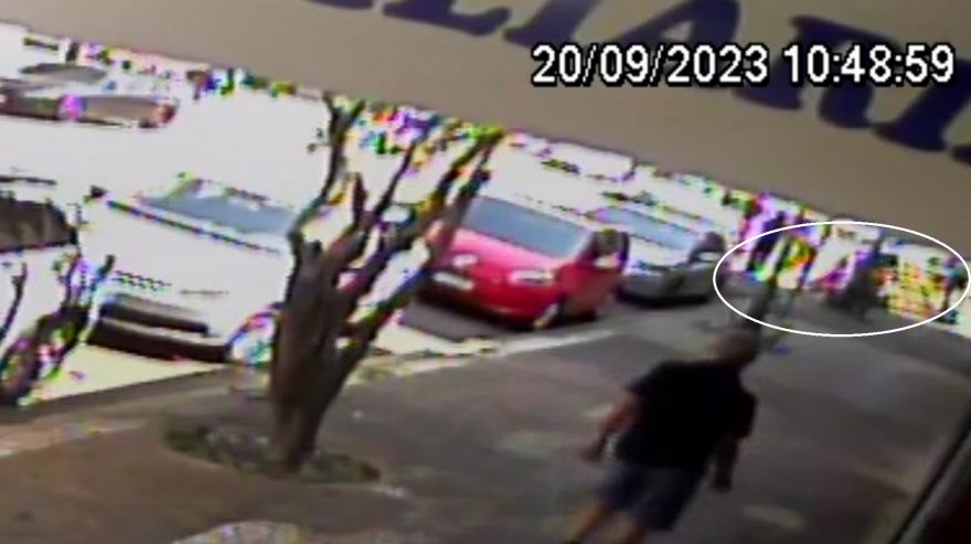 Por outro ângulo: Câmera flagra Renault Kwid capotando após colisão no Centro