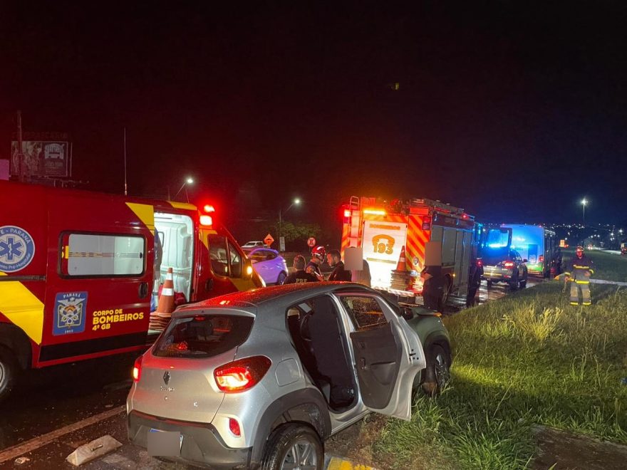 Siate atende vítimas de acidente entre ônibus e Kwid no Trevo da Portal na BR-277