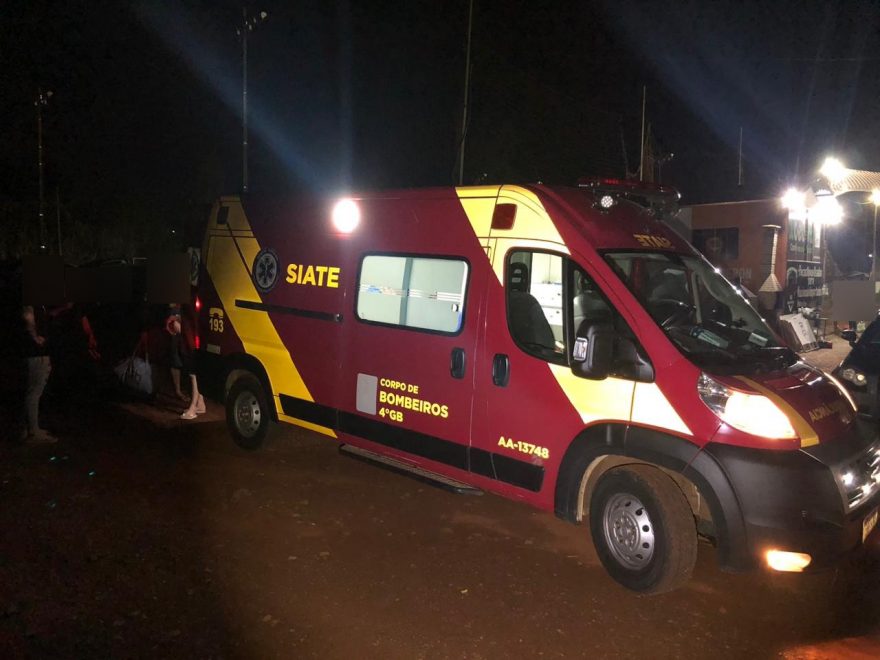 Jovem fica ferido durante partida de futebol no Guarujá