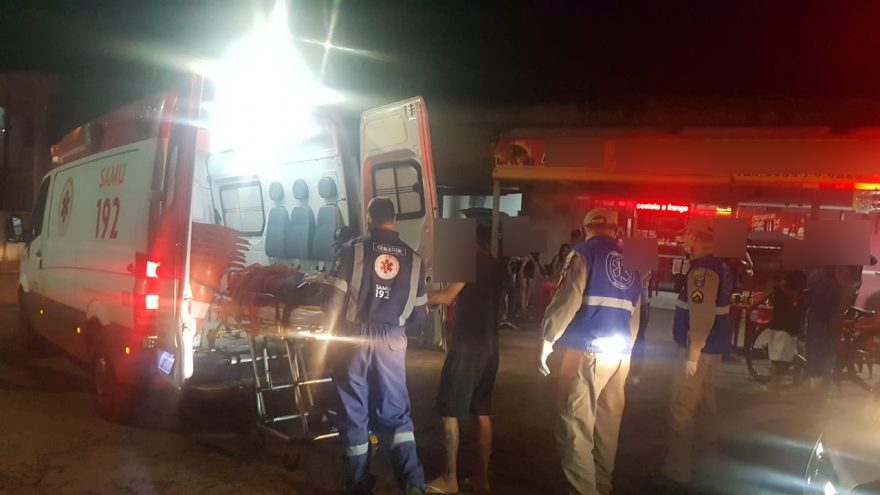 Homem é socorrido após sofrer crise convulsiva em lanchonete