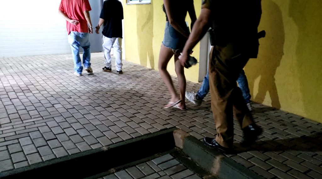 Quatro jovens são detidos com cocaína após denúncia no bairro Cancelli