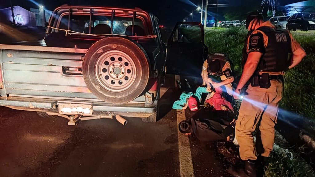 Trio é detido na BR-277 com caminhonete F-1000 furtada no Riviera
