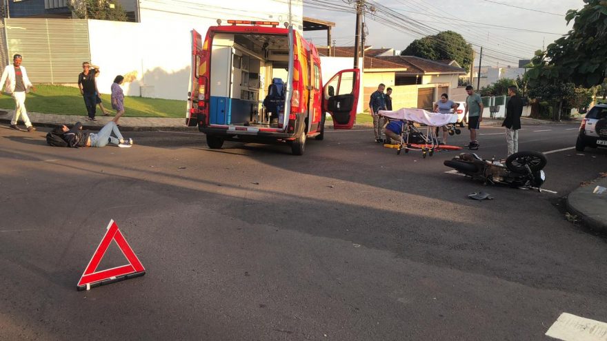 Motociclistas ficam gravemente feridos em acidente de trânsito no Centro