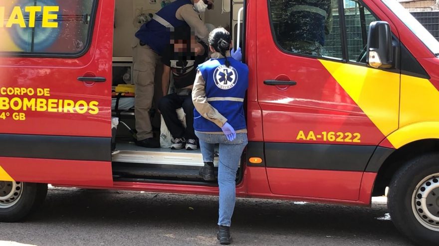 Homem é esfaqueado durante briga no Centro
