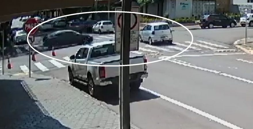 Câmera flagra Fox furando a preferencial antes de provocar acidente no Centro