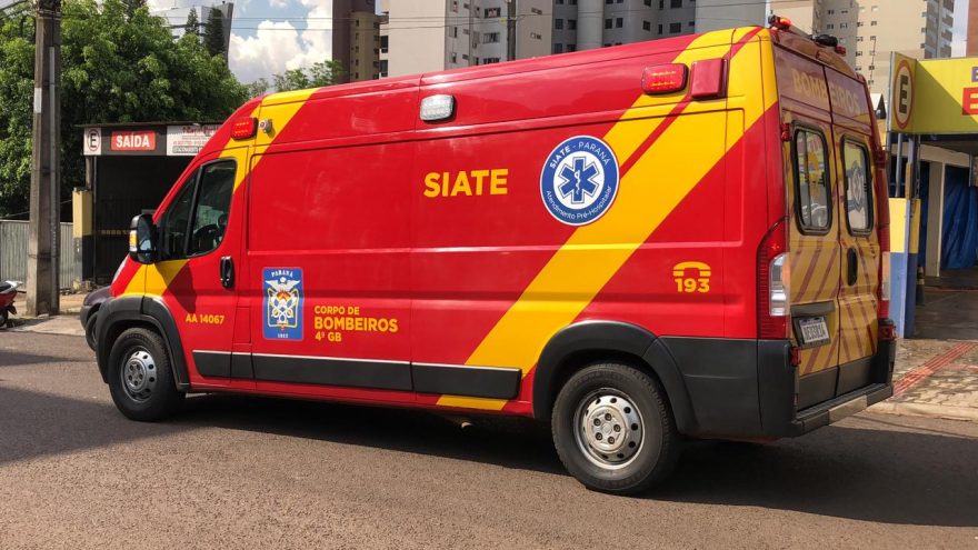 Mulher e homem ficam feridos em acidente entre duas motos no Centro
