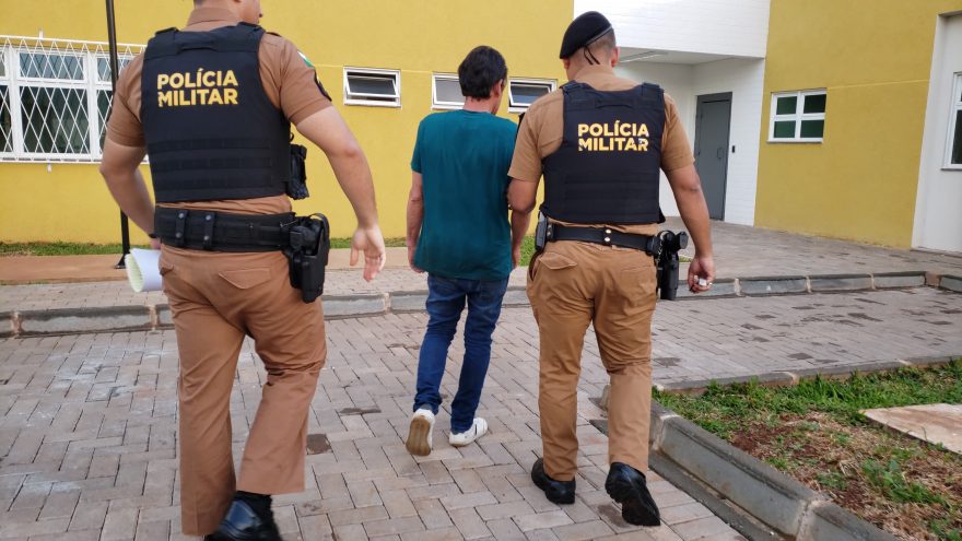 Homem se envolve em acidente no centro e acaba detido por crime de trânsito