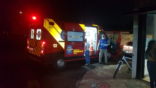 Carro e bicicleta se envolvem em colisão na esquina das ruas Jarama e Watkins Glen, no Interlagos Imagem referente a Carro e bicicleta se envolvem em colisão na esquina das ruas Jarama e Watkins Glen, no Interlagos