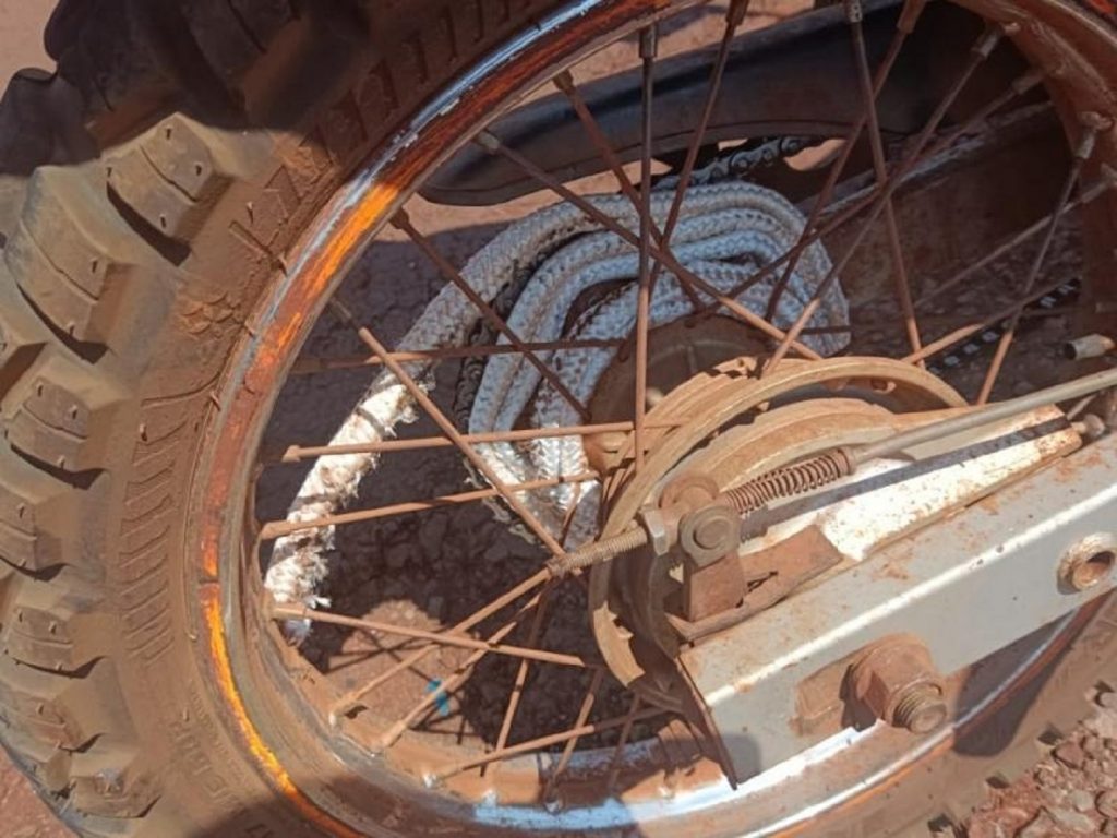 Homem é transferido de helicóptero após corda enrolar no pneu da moto e piloto sofrer queda em Mercedes