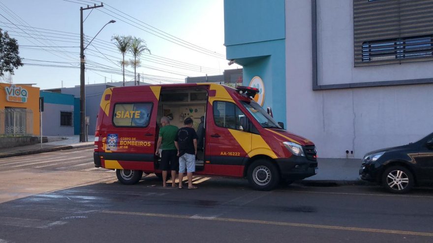 Óleo na pista provoca acidente na rua General Osório