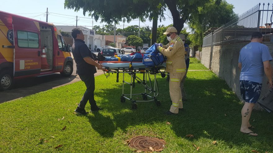Acidente entre carro da Prefeitura e moto deixa homem ferido no Alto Alegre